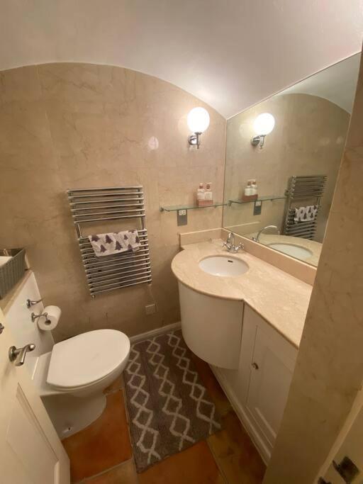 Spacious Flat In The Most Desirable Area Of Londra Esterno foto