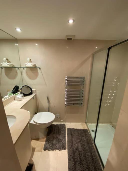 Spacious Flat In The Most Desirable Area Of Londra Esterno foto