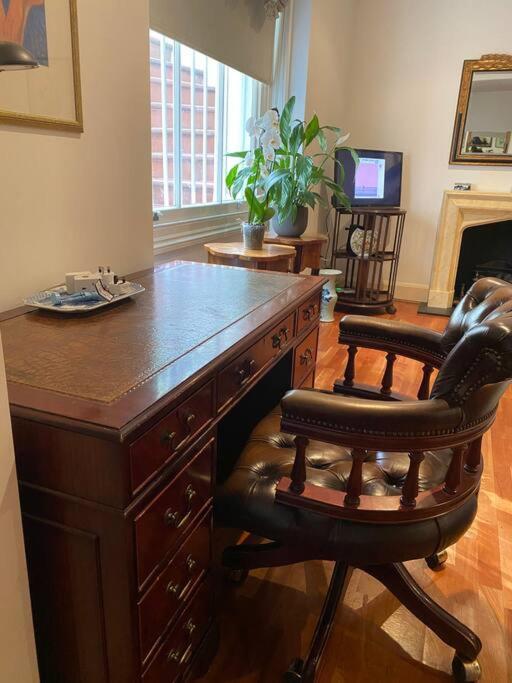 Spacious Flat In The Most Desirable Area Of Londra Esterno foto
