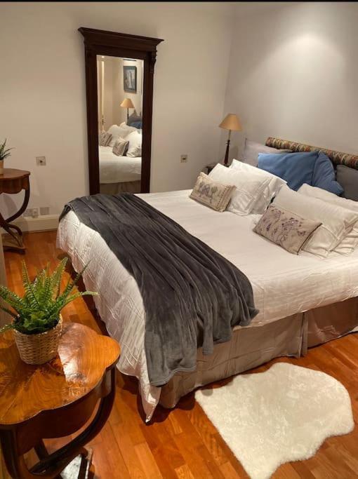 Spacious Flat In The Most Desirable Area Of Londra Esterno foto