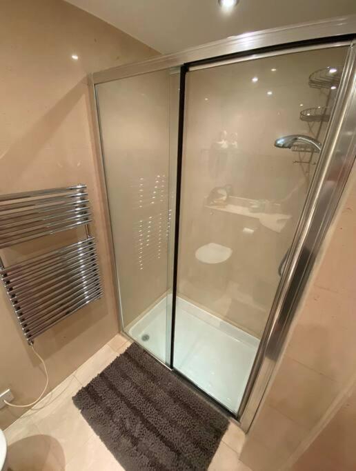 Spacious Flat In The Most Desirable Area Of Londra Esterno foto